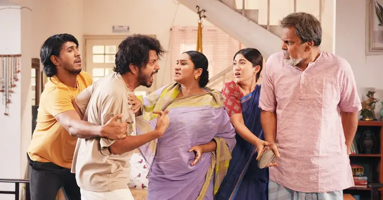 ওয়ারিশ নাটকের একটি দৃশ্য